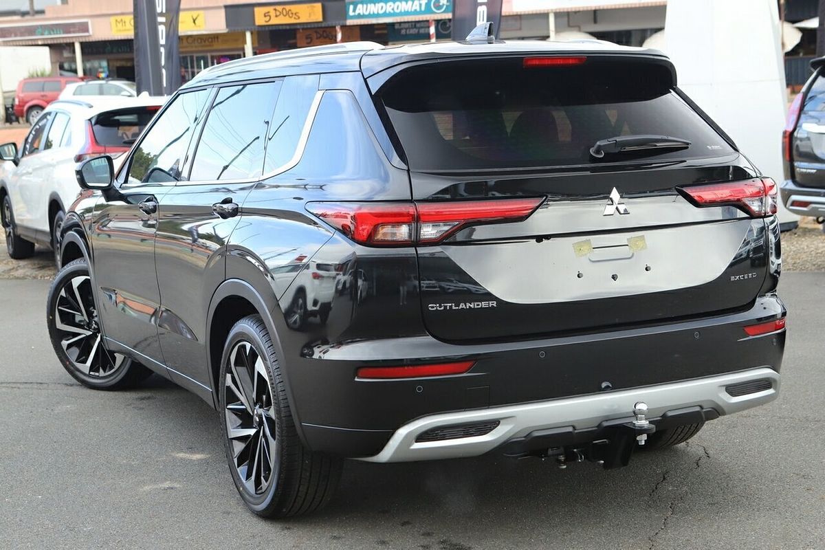 2024 Mitsubishi Outlander Exceed ZM