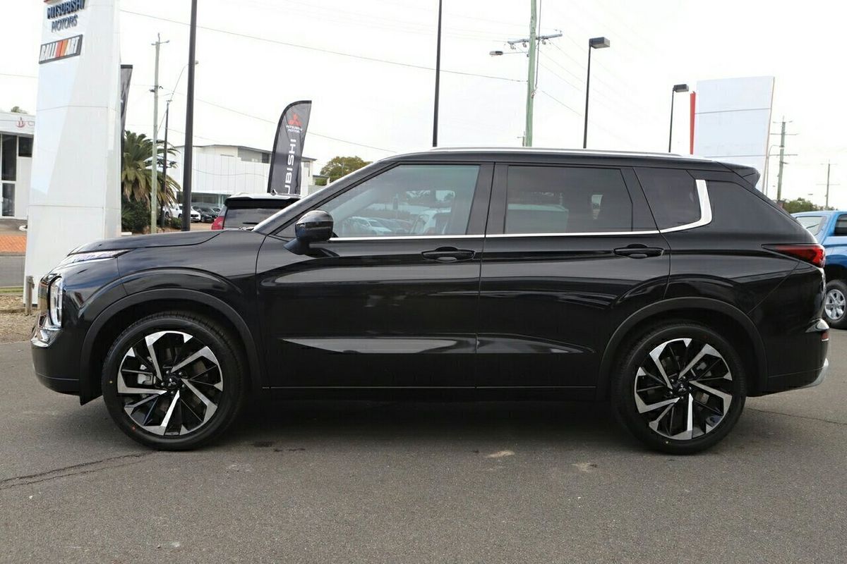 2024 Mitsubishi Outlander Exceed ZM