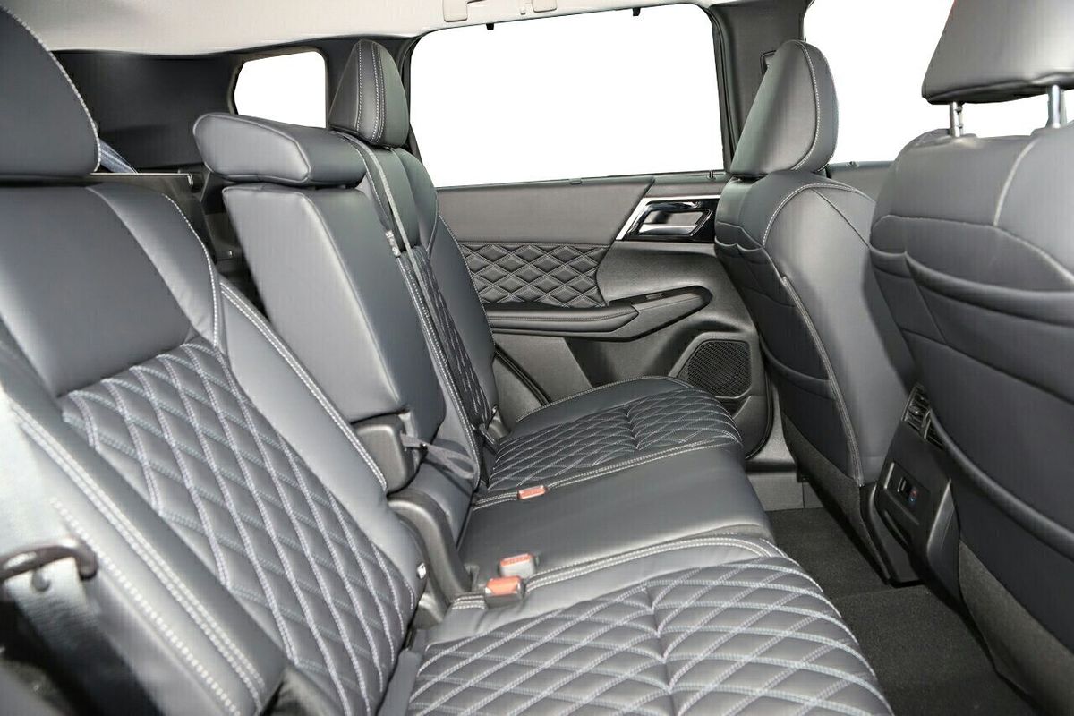 2024 Mitsubishi Outlander Exceed ZM