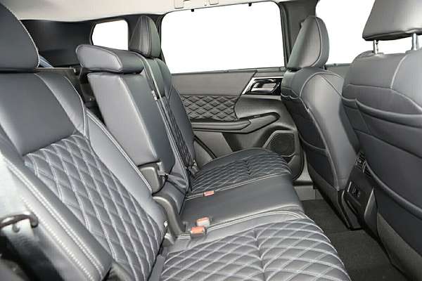 2024 Mitsubishi Outlander Exceed ZM