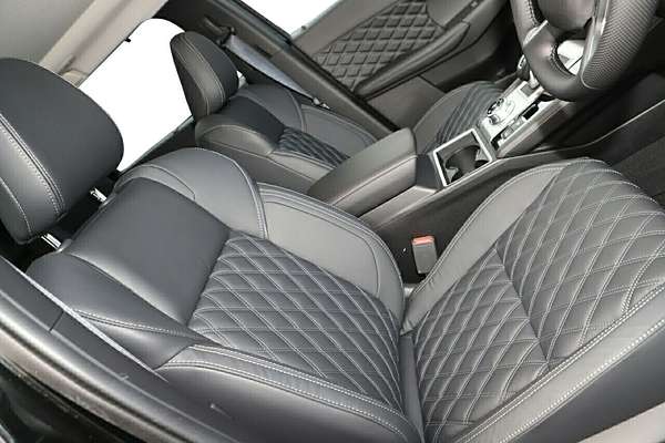 2024 Mitsubishi Outlander Exceed ZM