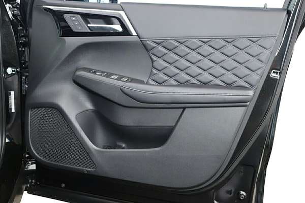2024 Mitsubishi Outlander Exceed ZM
