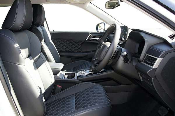 2024 Mitsubishi Outlander Exceed ZM