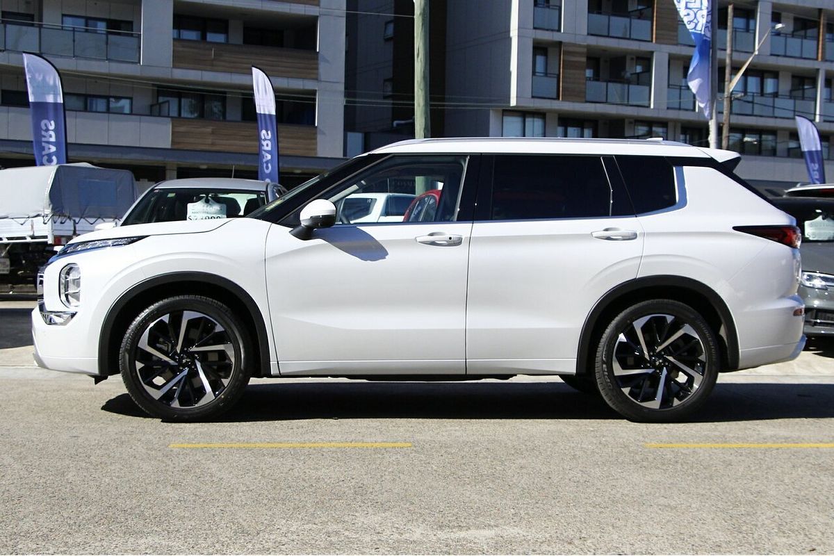 2024 Mitsubishi Outlander Exceed ZM