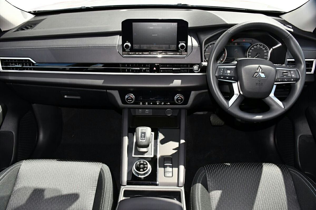 2024 Mitsubishi Outlander ES ZM