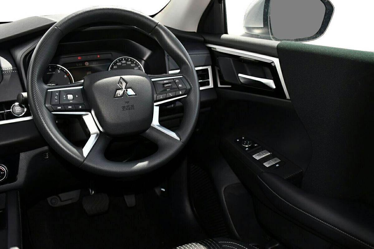 2024 Mitsubishi Outlander ES ZM