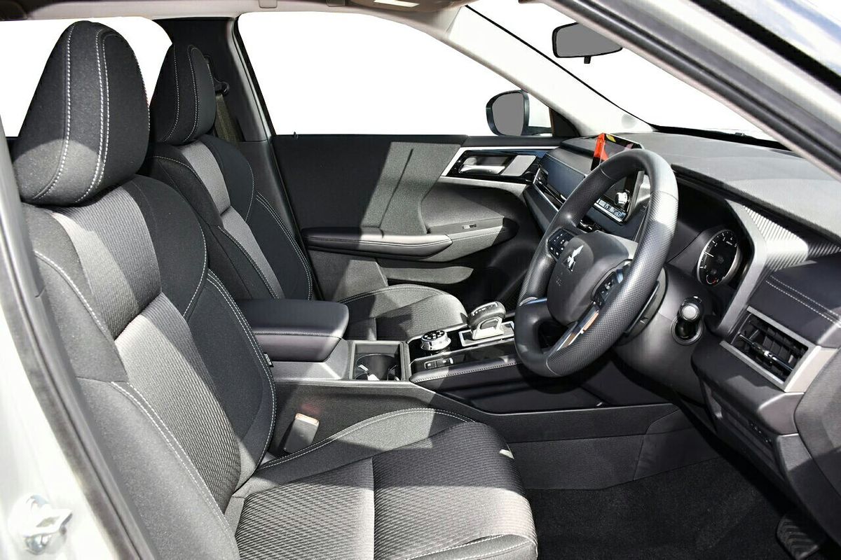 2024 Mitsubishi Outlander ES ZM
