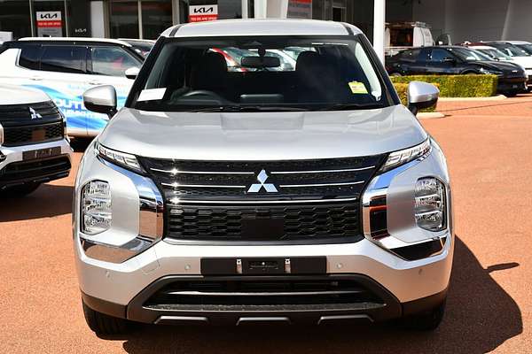 2024 Mitsubishi Outlander ES ZM