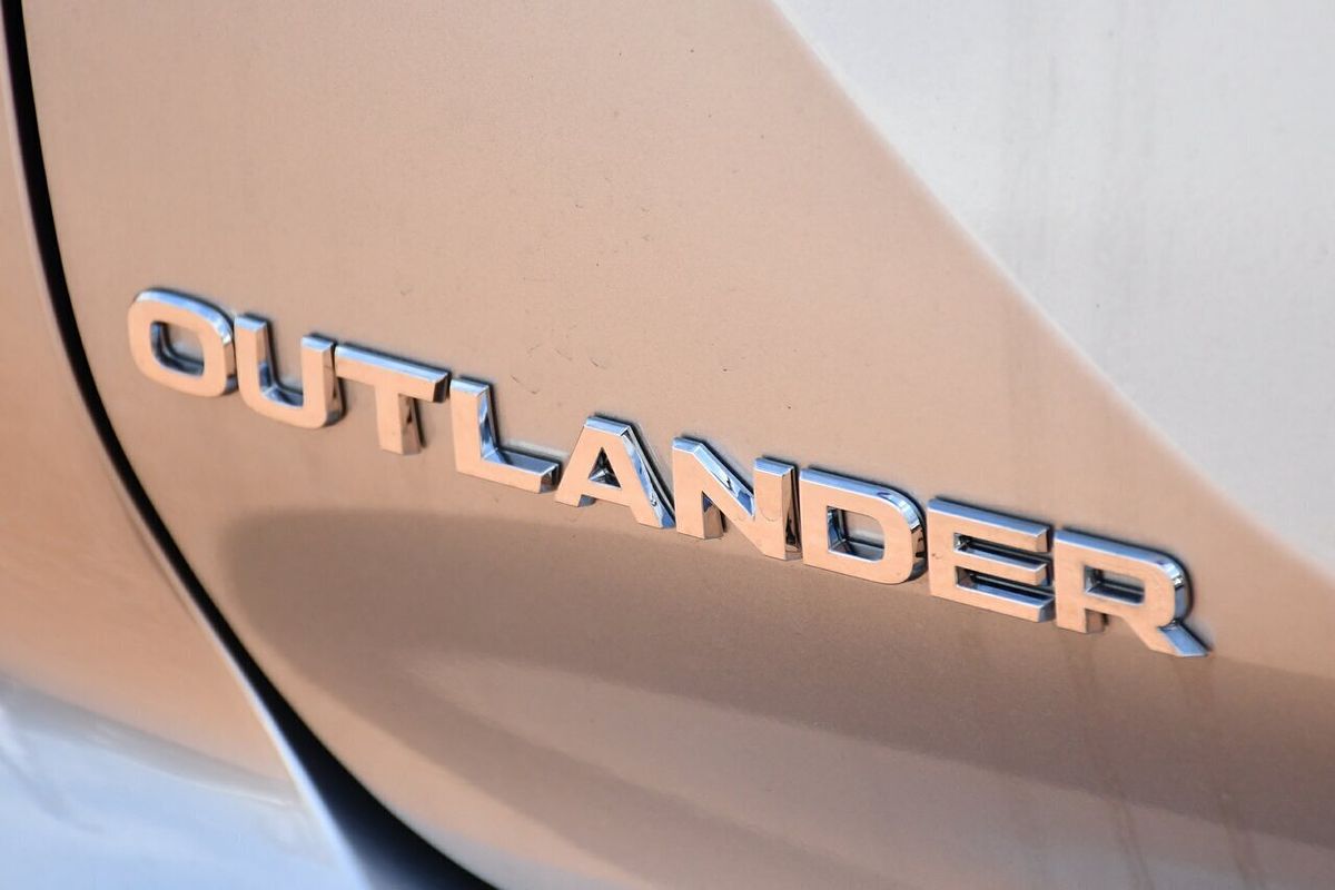 2024 Mitsubishi Outlander ES ZM