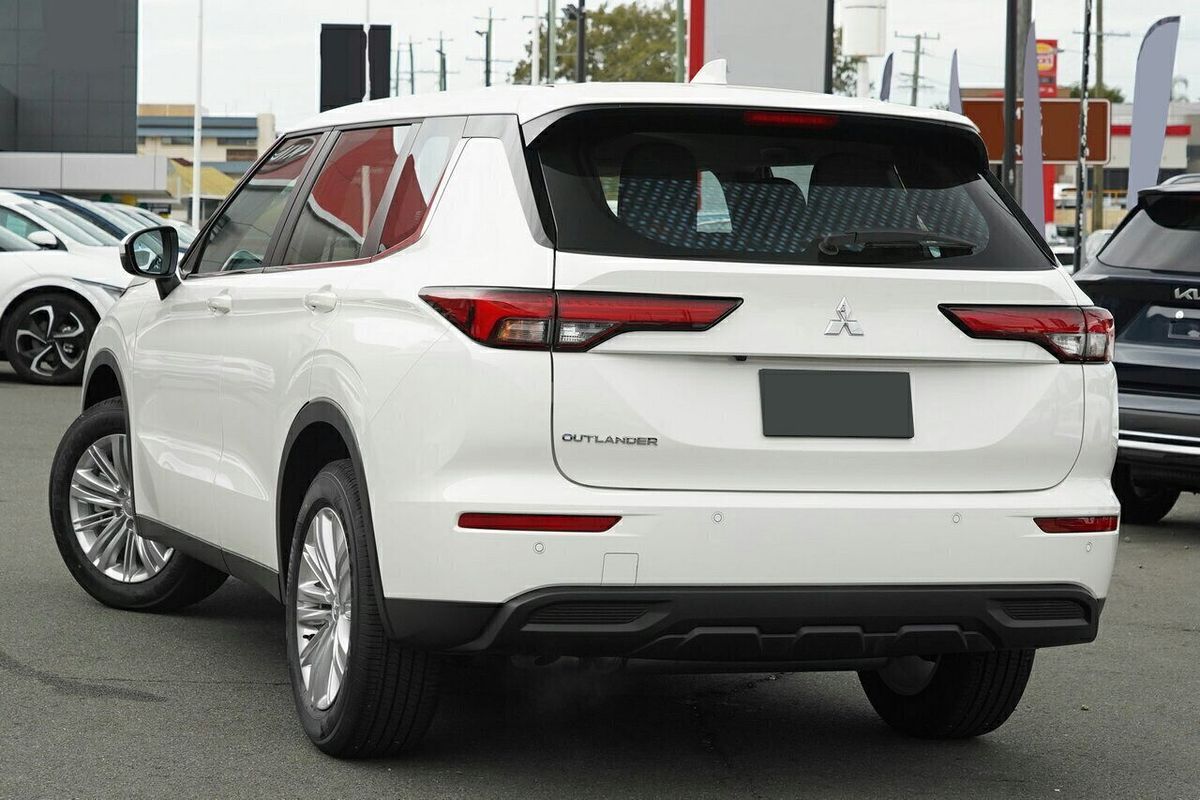 2024 Mitsubishi Outlander ES ZM