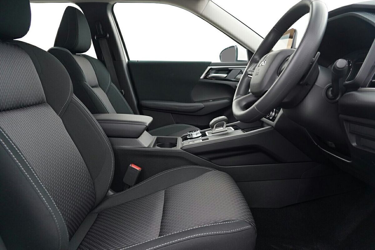 2024 Mitsubishi Outlander ES ZM