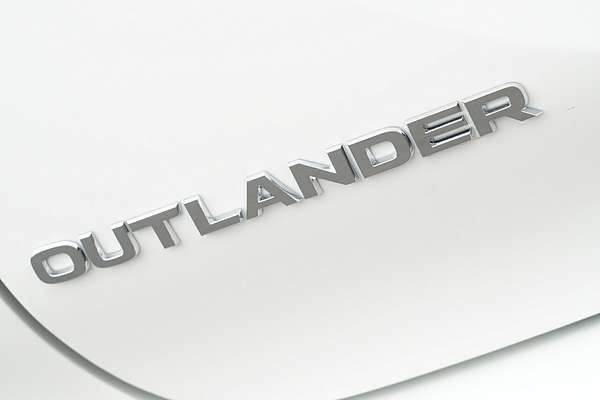 2024 Mitsubishi Outlander ES ZM