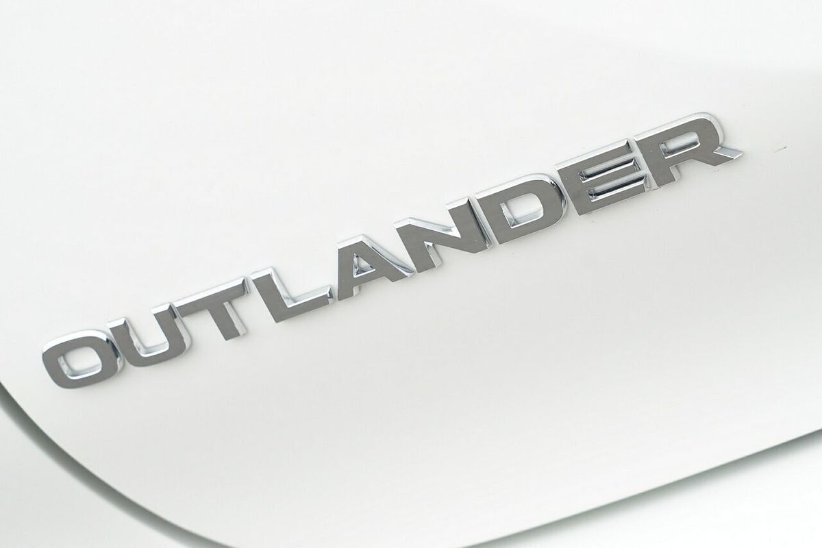 2024 Mitsubishi Outlander ES ZM