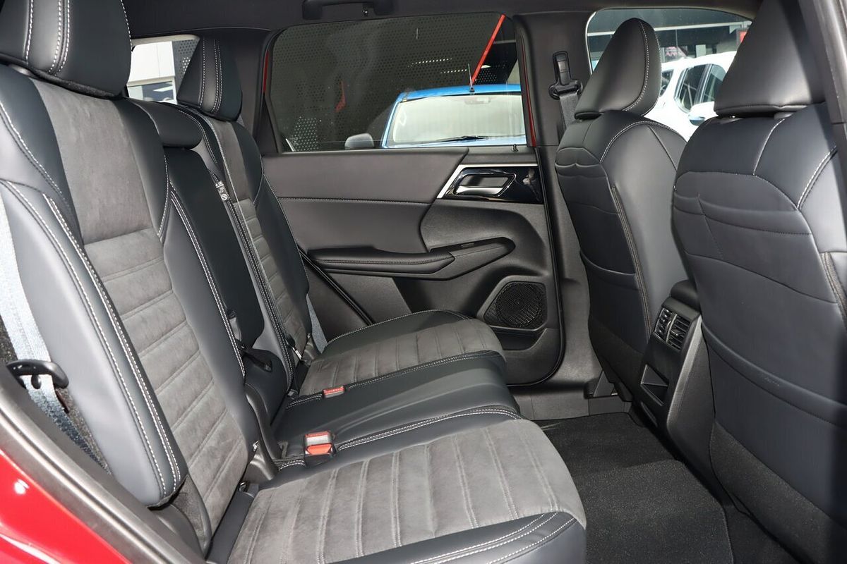 2024 Mitsubishi Outlander Black Edition ZM