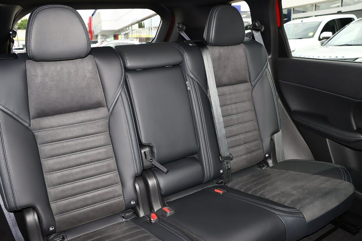 2024 Mitsubishi Outlander Black Edition ZM