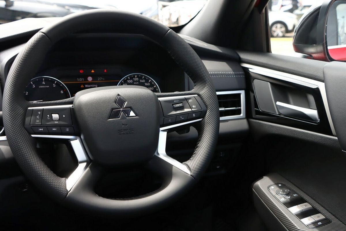 2024 Mitsubishi Outlander Black Edition ZM