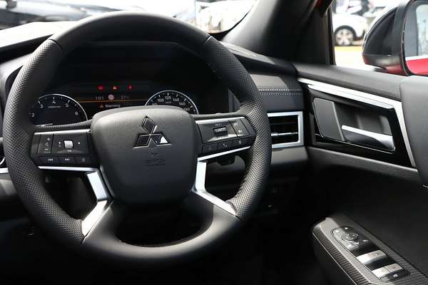 2024 Mitsubishi Outlander Black Edition ZM
