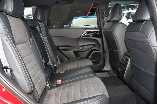2024 Mitsubishi Outlander Black Edition ZM