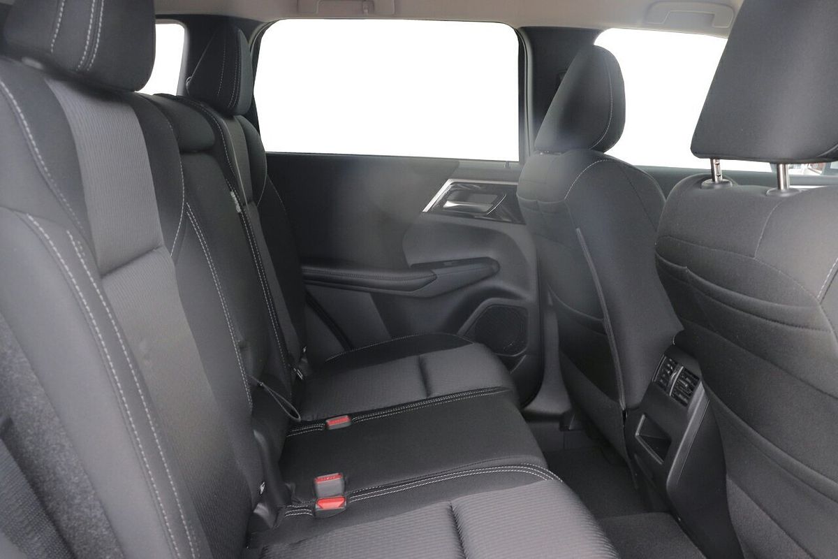 2024 Mitsubishi Outlander LS ZM
