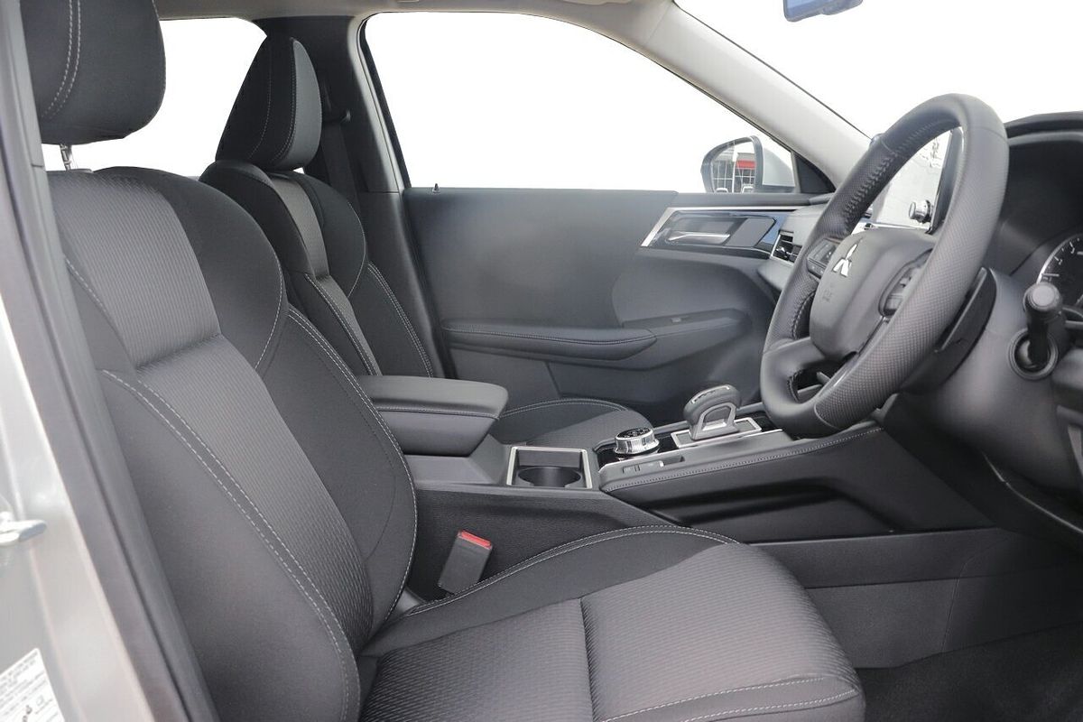 2024 Mitsubishi Outlander LS ZM