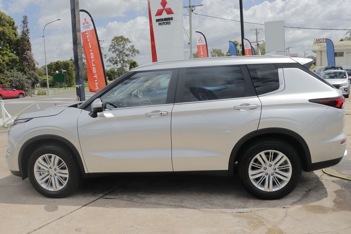 2024 Mitsubishi Outlander LS ZM