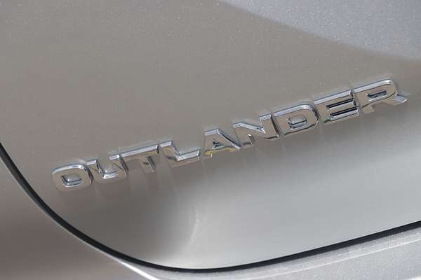 2024 Mitsubishi Outlander LS ZM