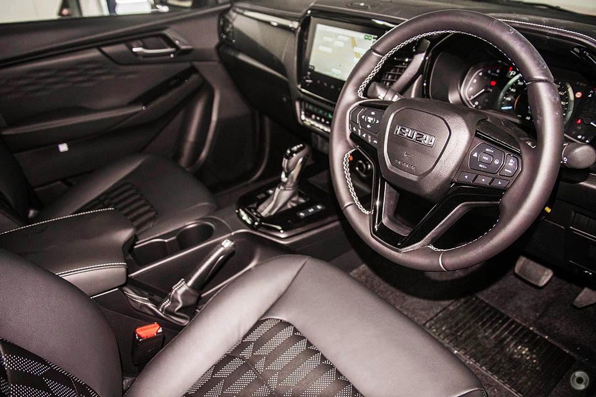 2024 Isuzu D-MAX BLADE 4X4