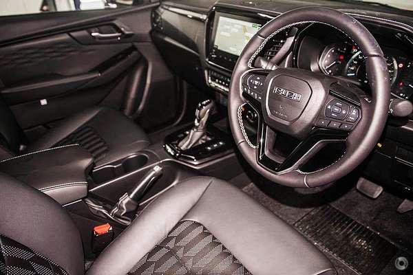 2024 Isuzu D-MAX BLADE 4X4