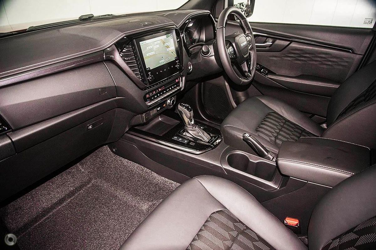 2024 Isuzu D-MAX BLADE 4X4