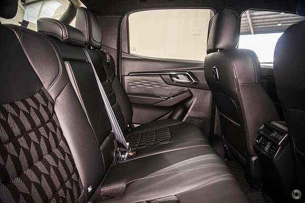 2024 Isuzu D-MAX BLADE 4X4
