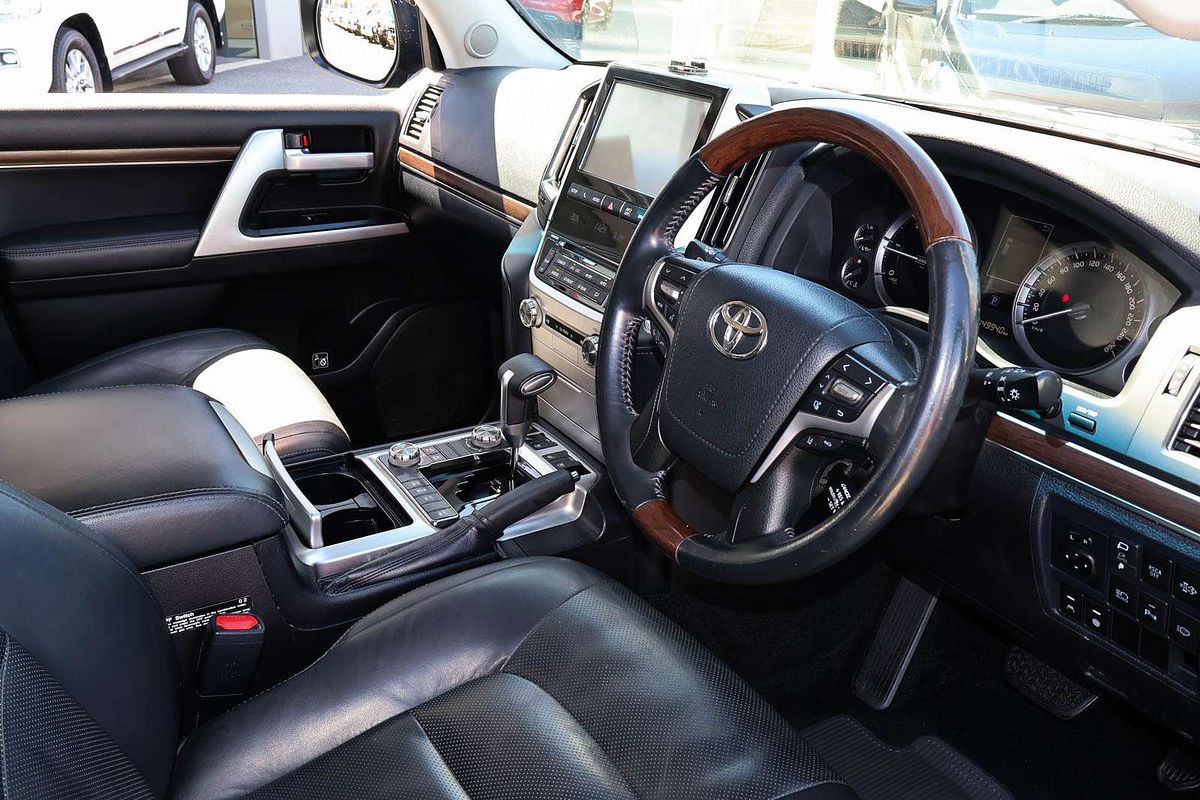 2017 Toyota Landcruiser Sahara VDJ200R
