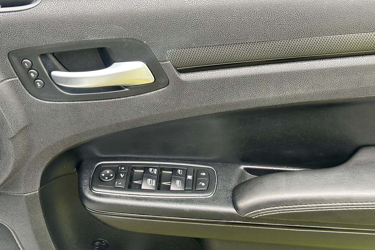 2013 Chrysler 300 SRT-8 Core LX
