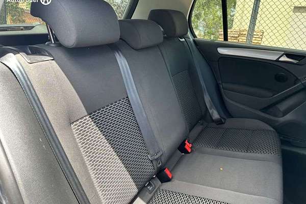 2010 Volkswagen Golf 77TSI VI