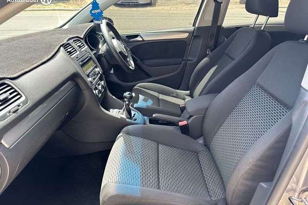 2010 Volkswagen Golf 77TSI VI