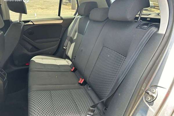 2010 Volkswagen Golf 77TSI VI