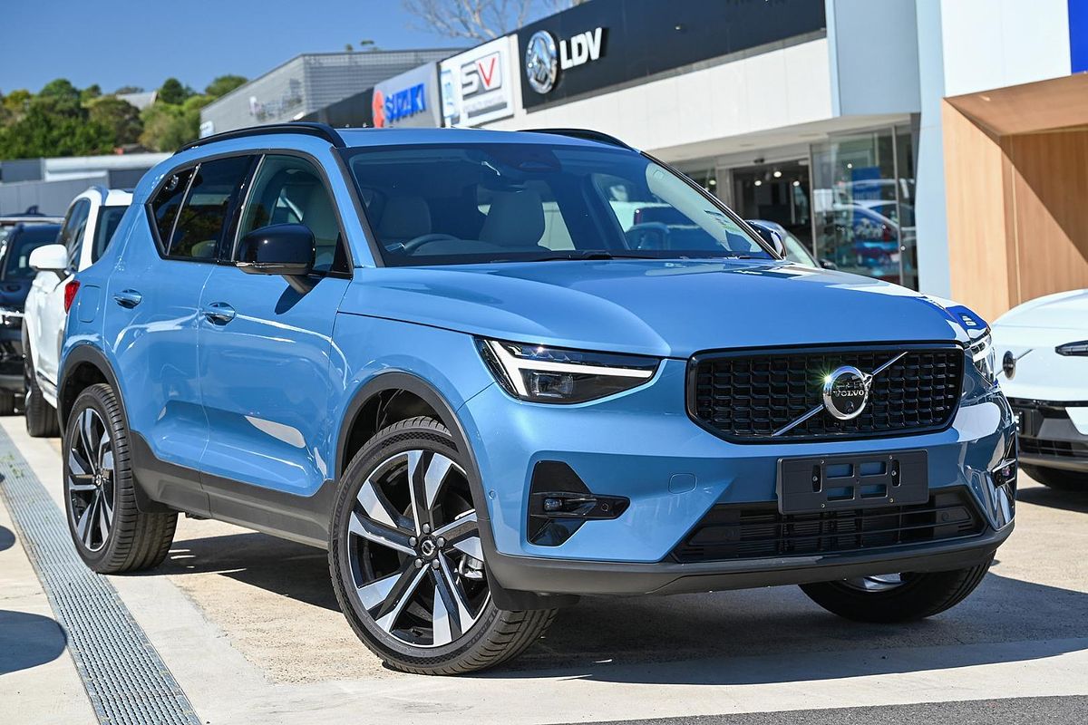 2024 Volvo XC40 Ultra B4 Dark