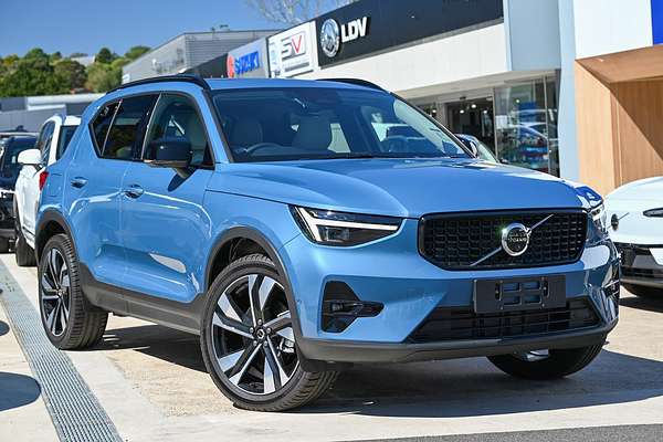 2024 Volvo XC40 Ultra B4 Dark