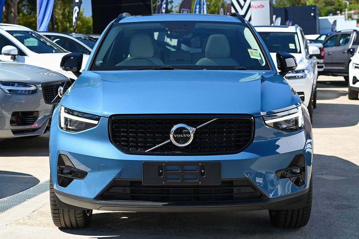 2024 Volvo XC40 Ultra B4 Dark