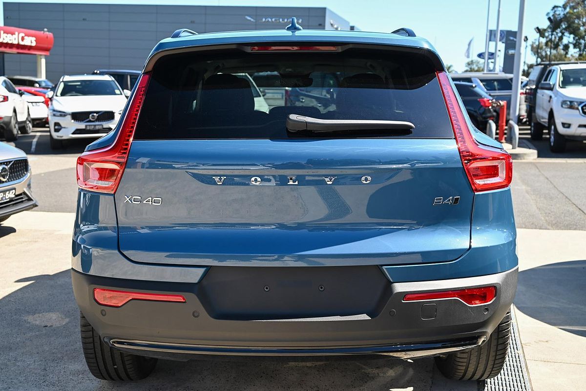 2024 Volvo XC40 Ultra B4 Dark