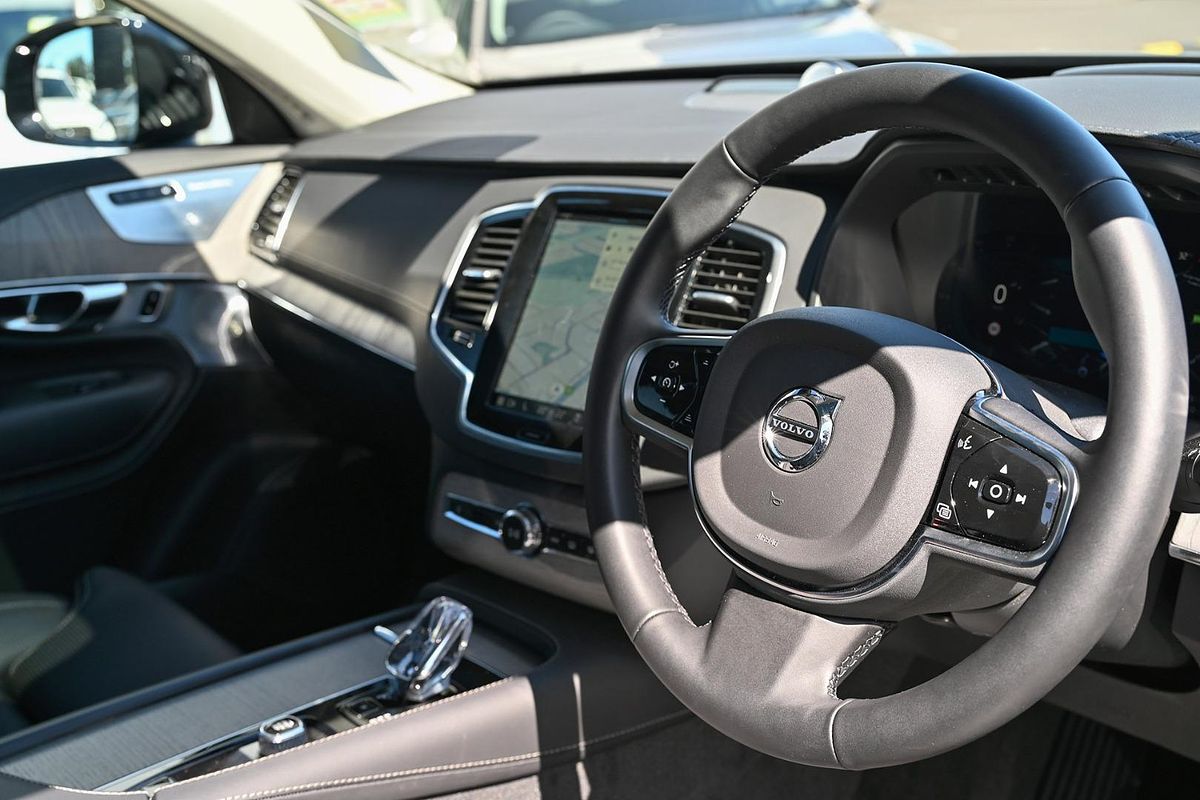 2024 Volvo XC90 Ultra T8 Plug-In Hybrid