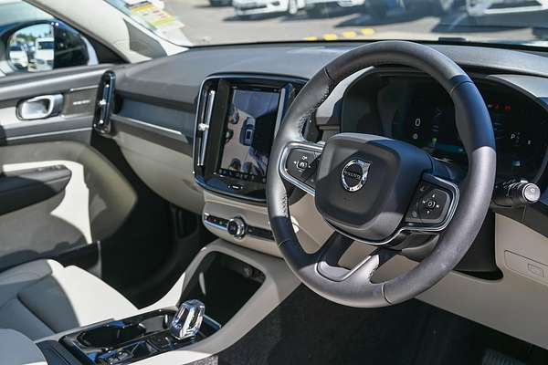 2024 Volvo XC40 Ultra B4 Dark