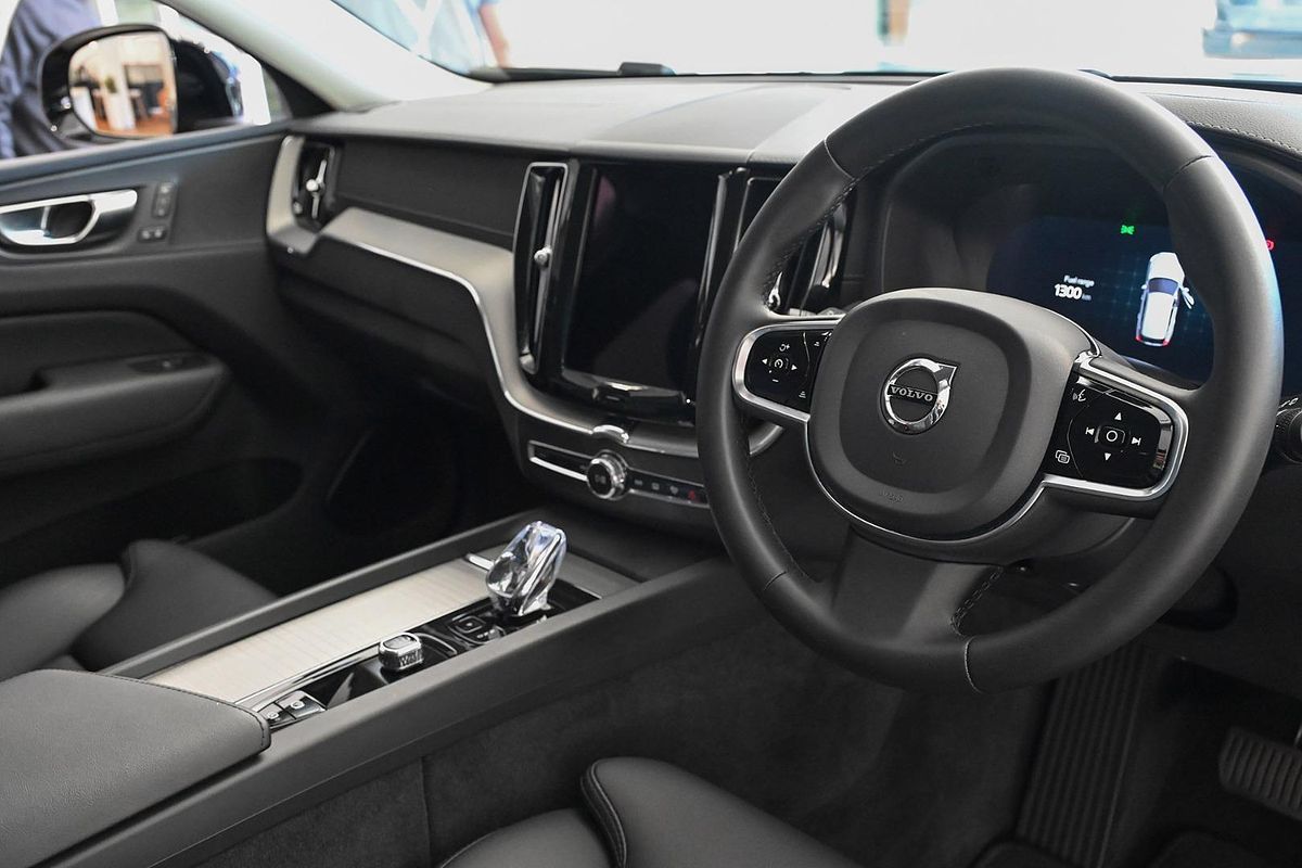 2023 Volvo XC60 Ultimate B6 Dark