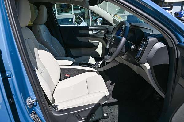 2024 Volvo XC40 Ultra B4 Dark