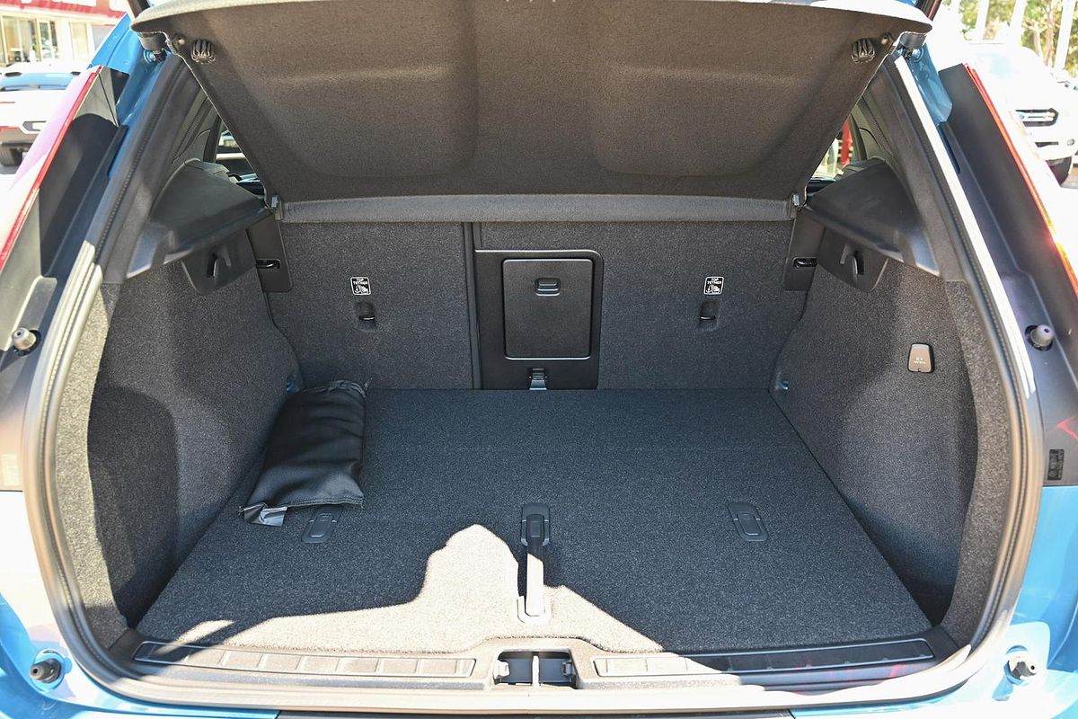 2024 Volvo XC40 Ultra B4 Dark