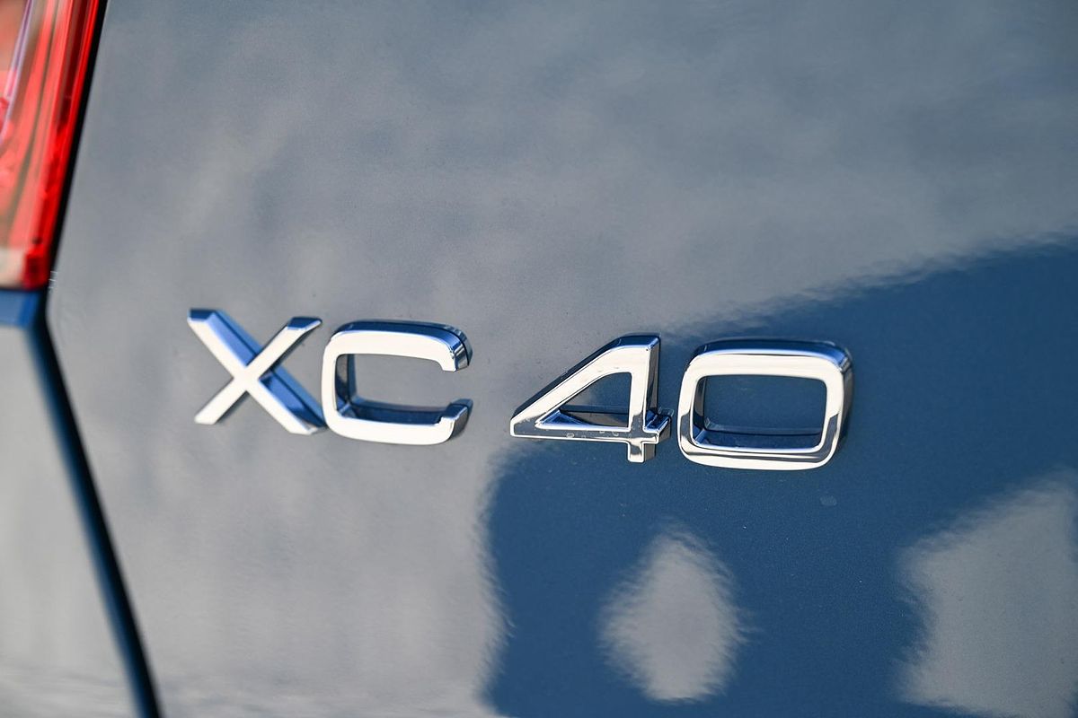 2024 Volvo XC40 Ultra B4 Dark