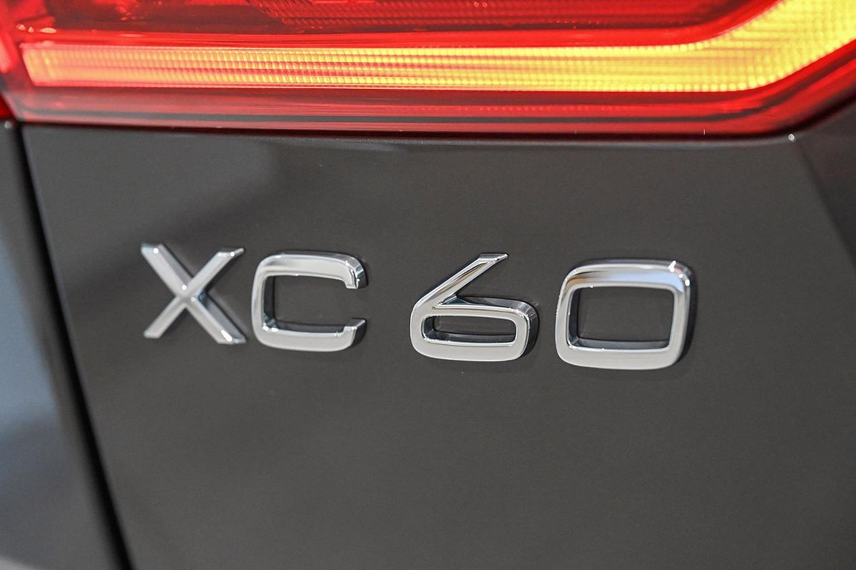 2023 Volvo XC60 Ultimate B6 Dark