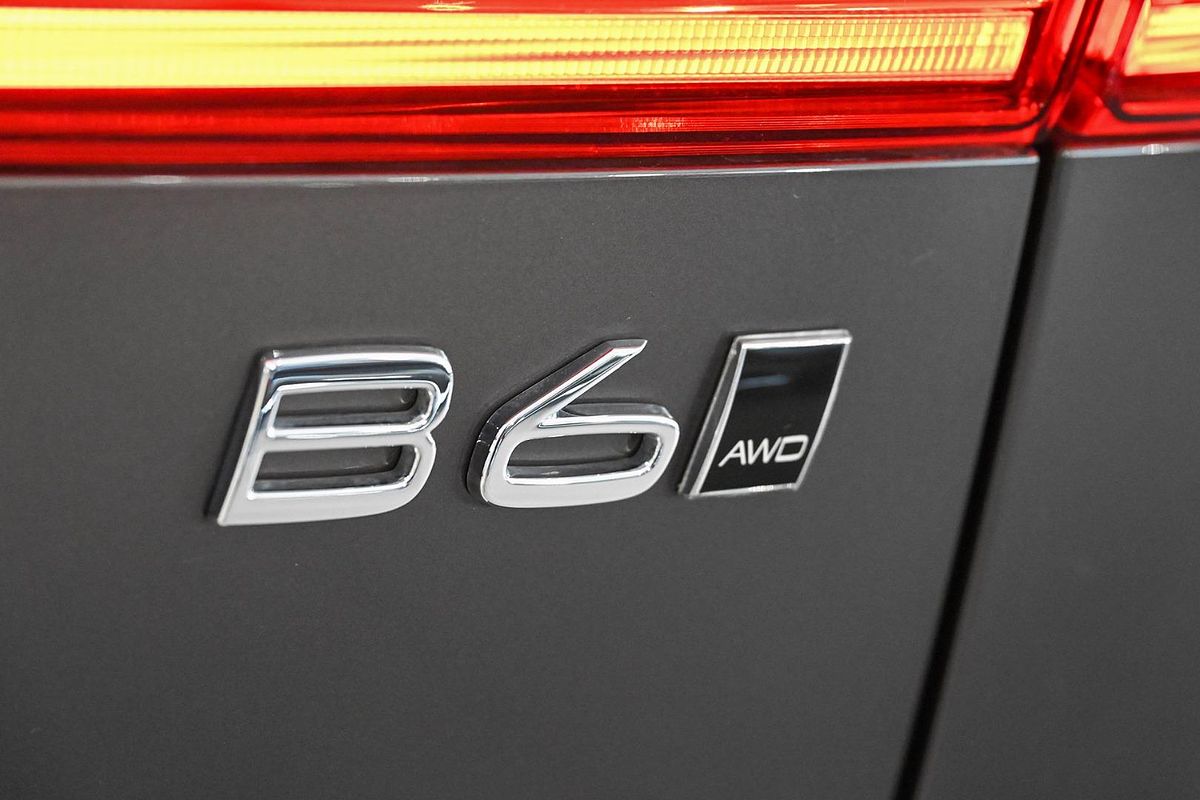 2023 Volvo XC60 Ultimate B6 Dark