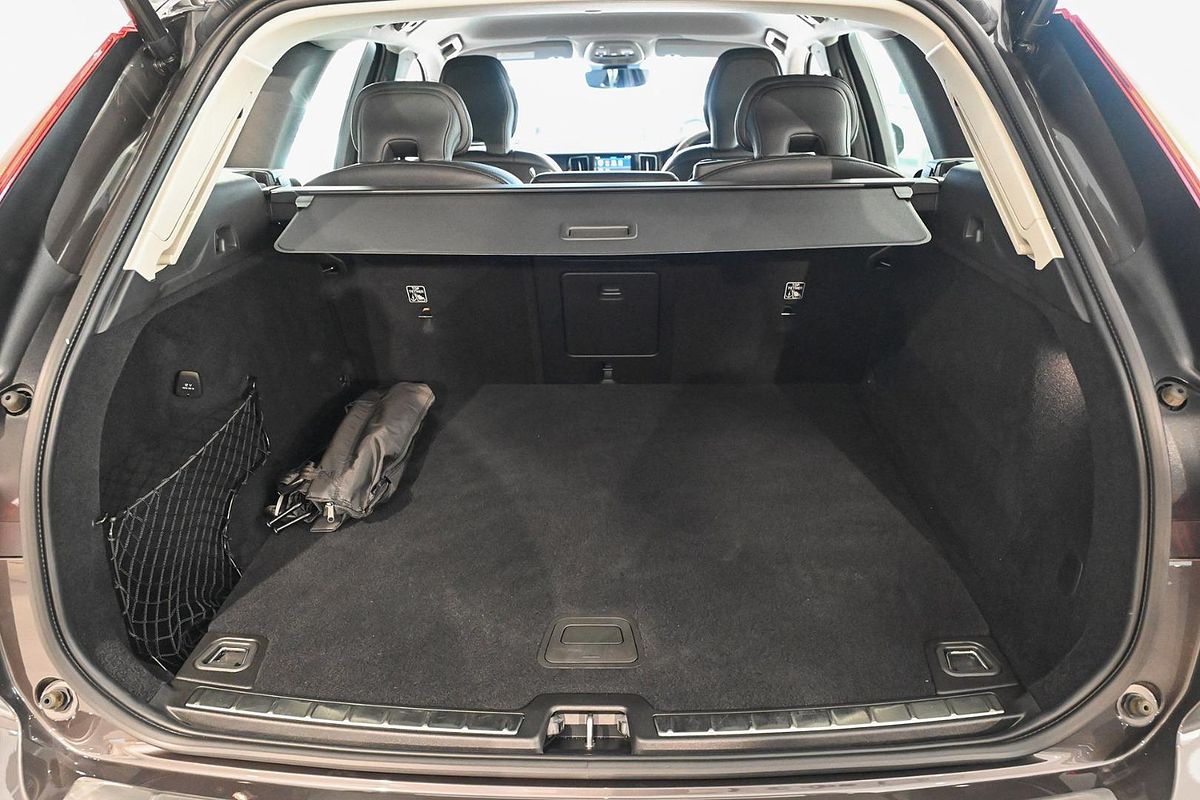 2023 Volvo XC60 Ultimate B6 Dark