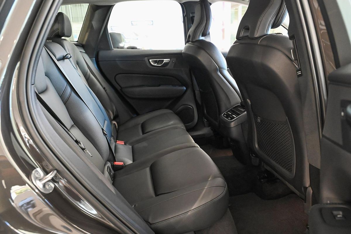 2023 Volvo XC60 Ultimate B6 Dark