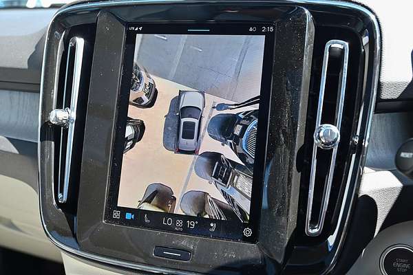 2024 Volvo XC40 Ultra B4 Dark